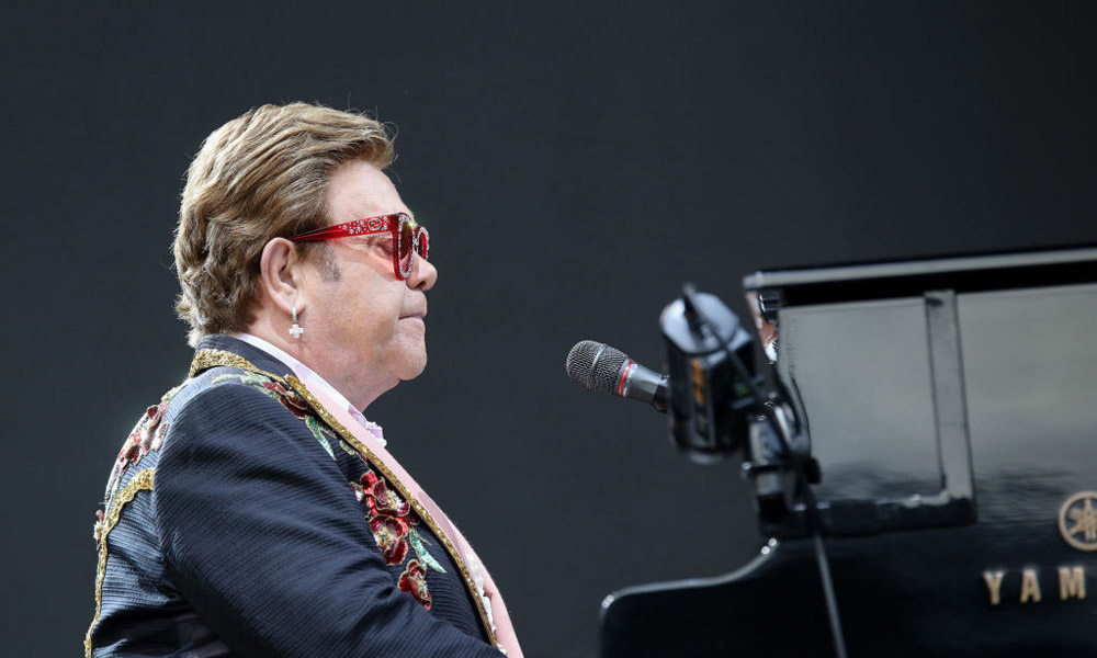 Elton John conmemorará el Día Mundial de la Lucha contra el Sida aliado con TikTok