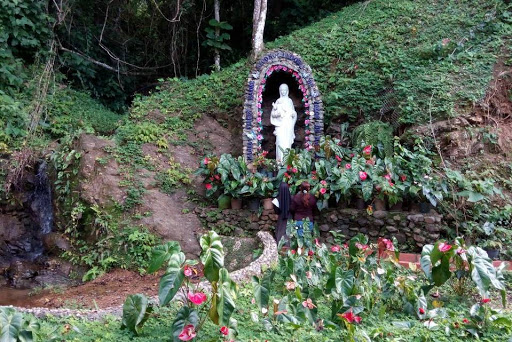 La Santísima Virgen de Betania se hizo visible a 150 personas.