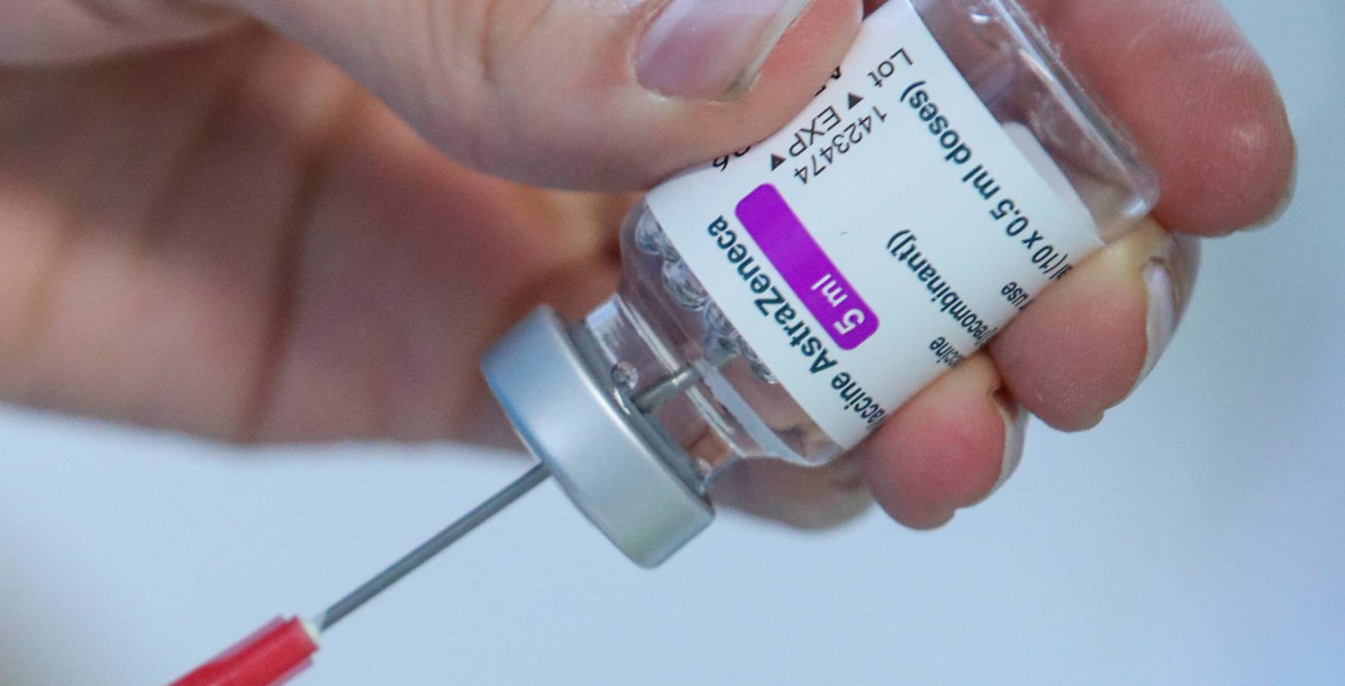 Alemania y Francia paraliza la vacuna de AstraZeneca y ahora se suma España