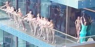 Modelos que posaron desnudas en balcón de Dubái, serán sometidas a un fuerte castigo.