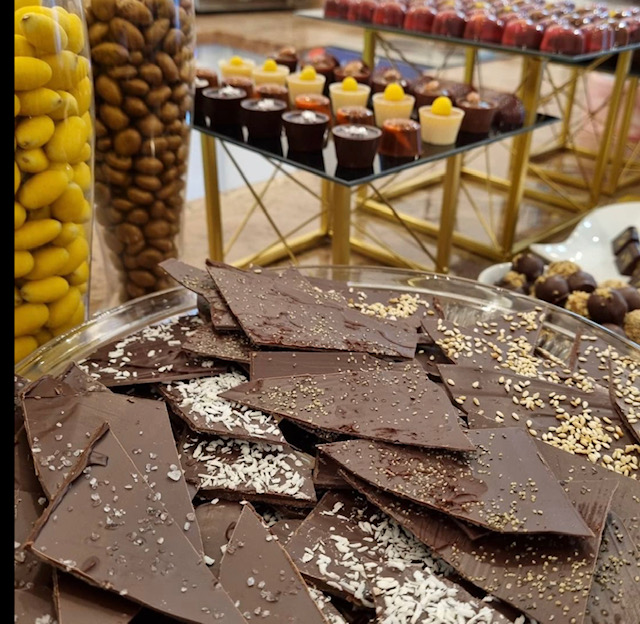 *La fábrica de chocolates Cakawa, “chocolate Gourmet”,  ya listos para deleitarse con copas y platillos.