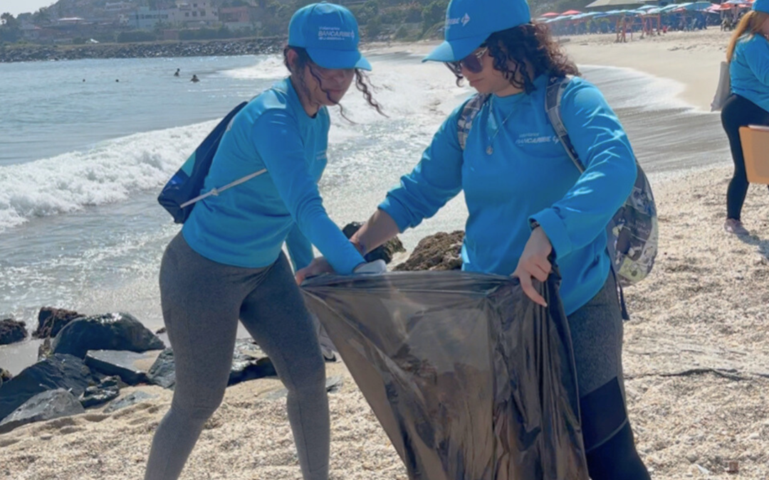 69 Voluntarios Bancaribe se unieron a la jornada de limpieza de las playas Candilejas A, B y C,